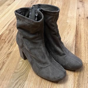 Mia Vickie 8M faux suede boots zipper 3 1/2 inches heel square heel light brown